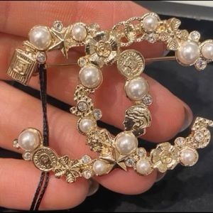 Chanel brand new full set brooch.